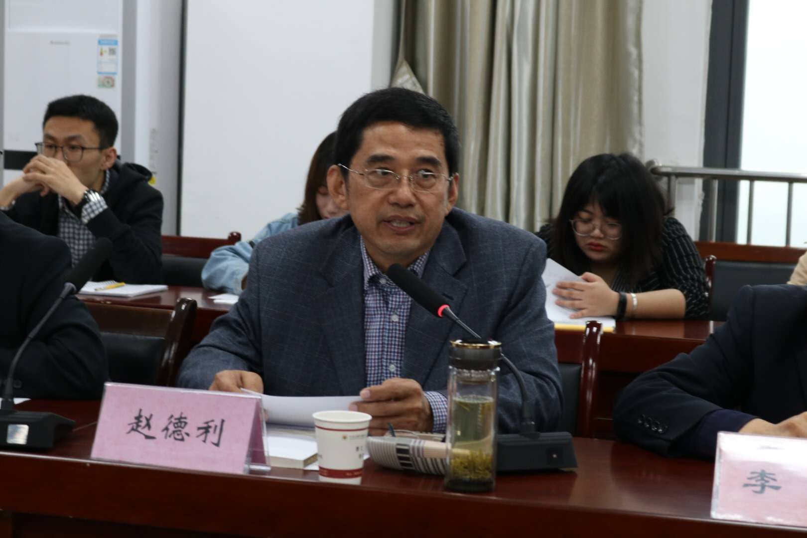 二级教授、宝鸡市文艺评论家协会主席、著名文艺评论家赵德利发言