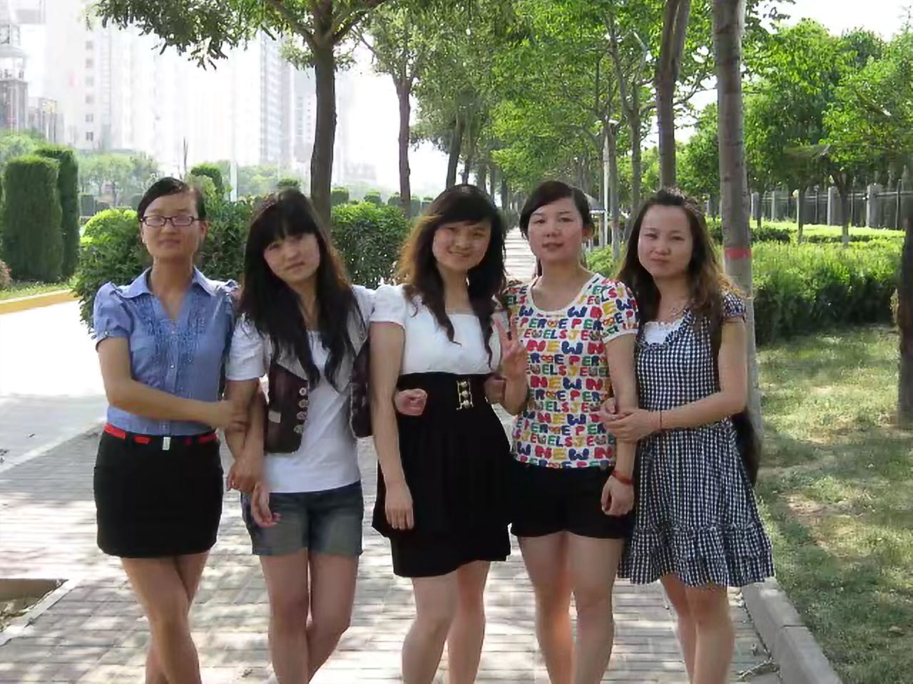 青春芳华(最中间为樊婧)