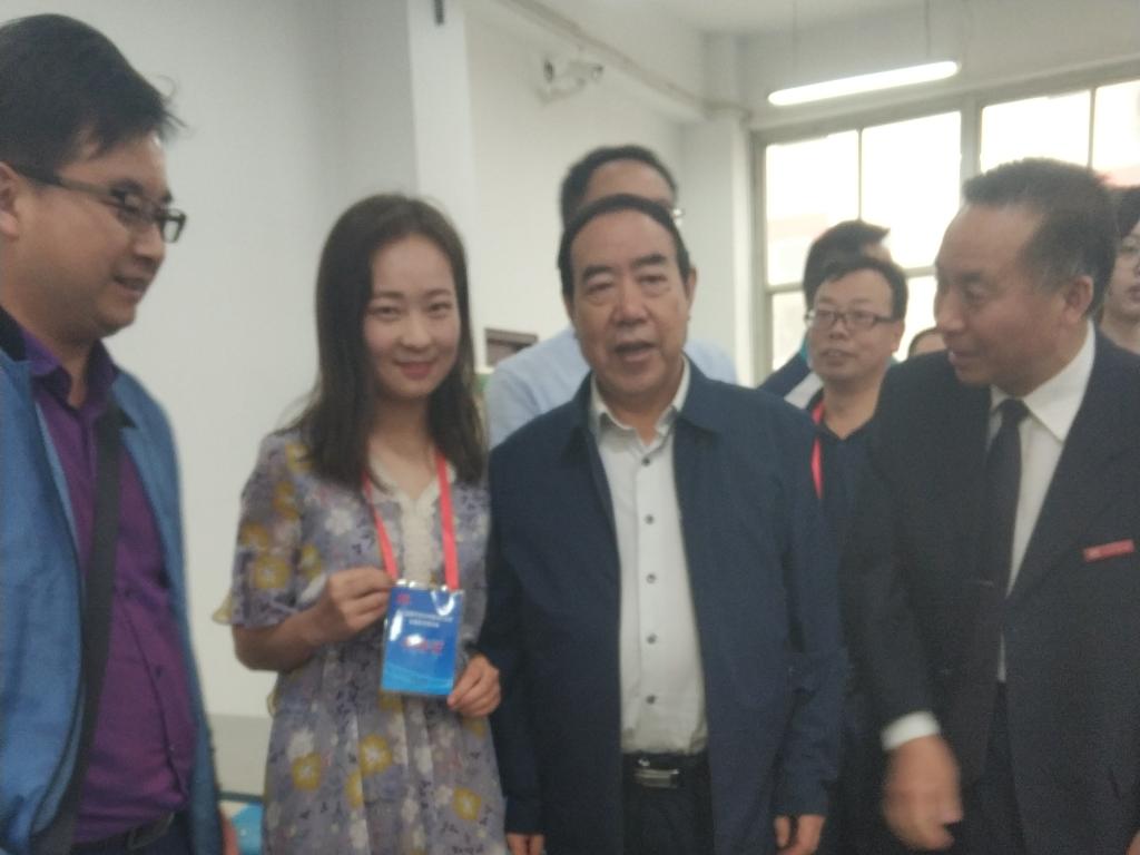 公司研究生与贾平凹老师合影