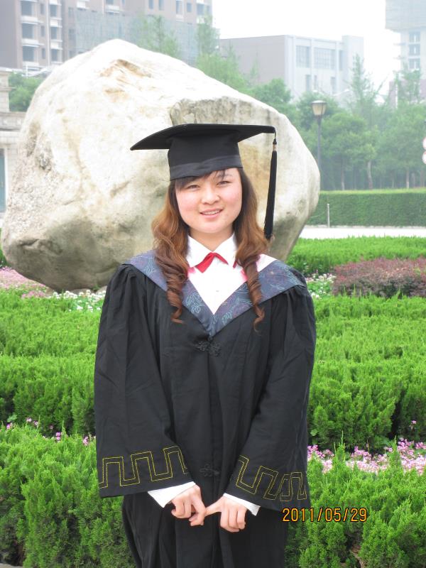 樊婧大学毕业照